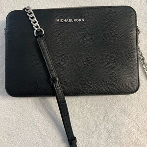 Michael kors crossbody bag- pre-owned